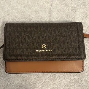 MICHAEL Michael Kors
Logo Jet Set Charm Phone Crossbody